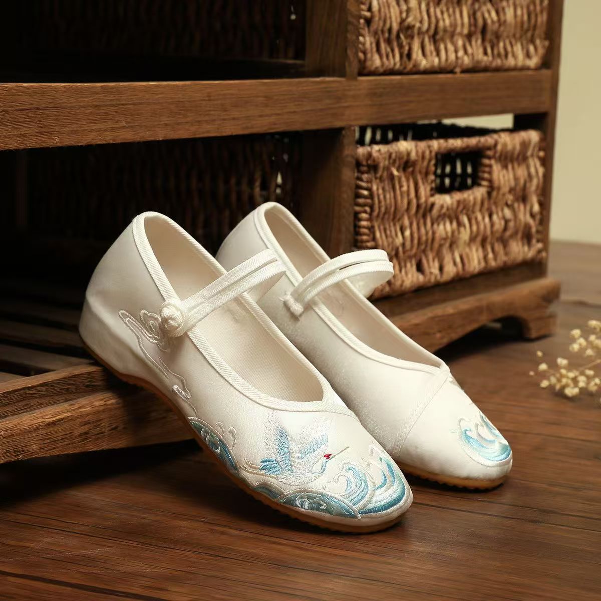 Women Flat Sole Silk Embroider - Ethnic Style recension och pris