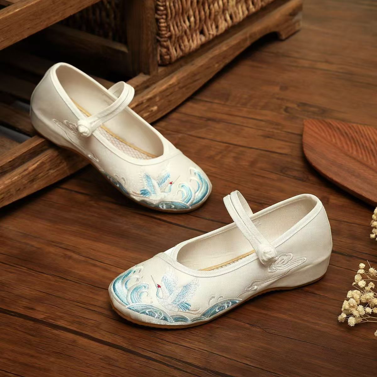 Women Flat Sole Silk Embroider - Ethnic Style recension och pris